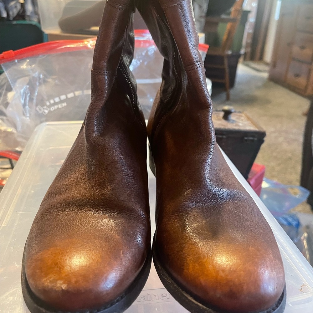Frye Carson bootie size 8.5